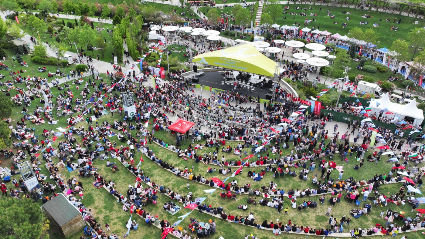 BEYLİKDÜZÜ BELEDİYESİ ULUSLARARASI ÇOCUK ŞENLİĞİ COŞKUYLA KUTLANDI (1)-i662a3ca7e41a9.jpg